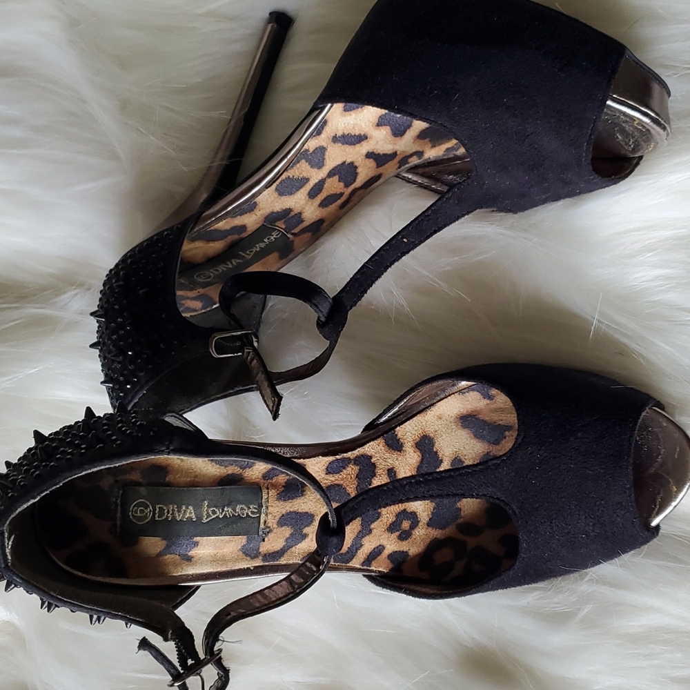 DIVA Lounge T-strap studded platform heels - Picture 3 of 16